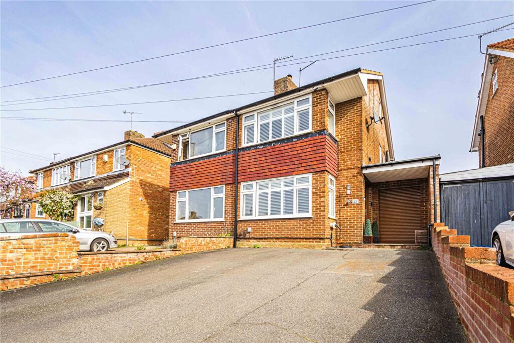 Main image of property: Fairway, Nash Mills, Hemel Hempstead, Hertfordshire, HP3