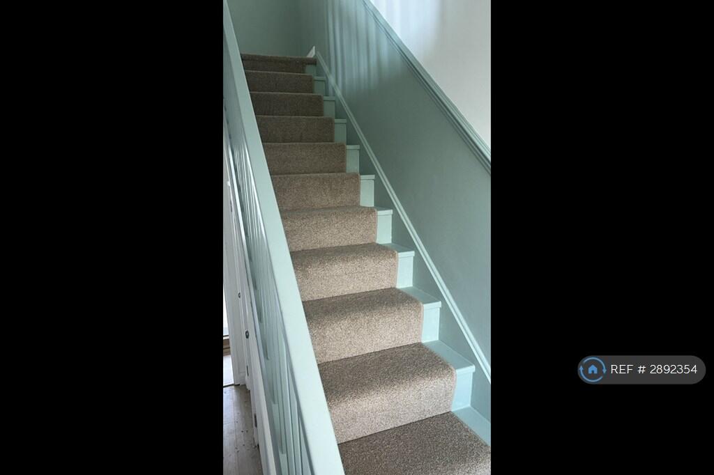 2 bedroom maisonette for rent