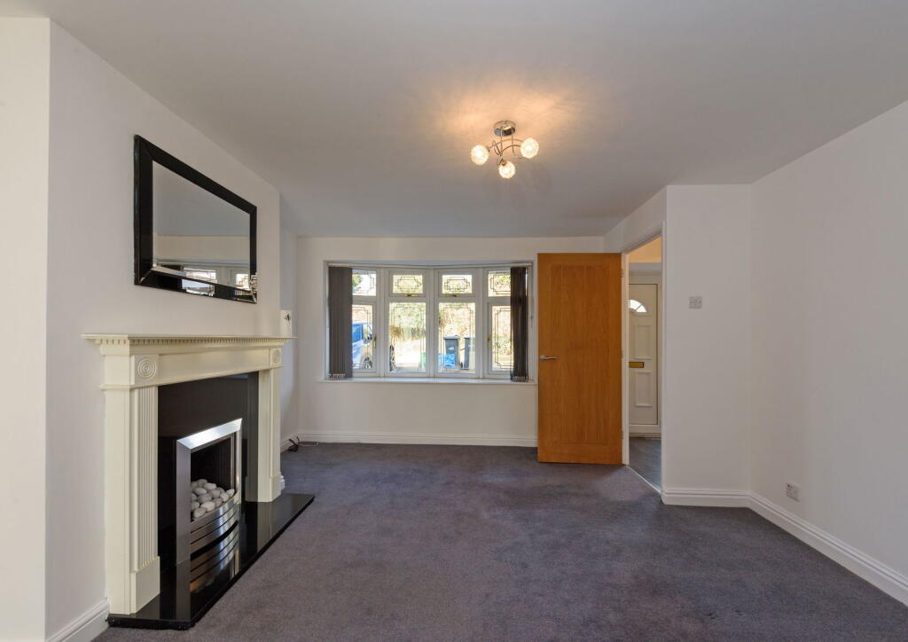 Windsor Close, Dudley, DY3 2RW photo 3