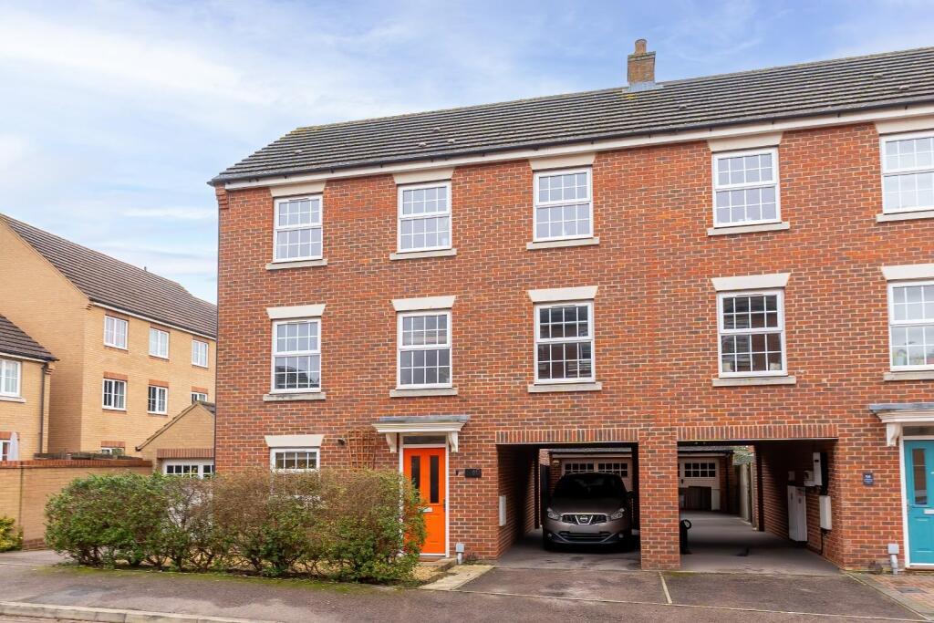 4-bed semi-detached on Cormorant Way, Leighton Buzzard, £425,000