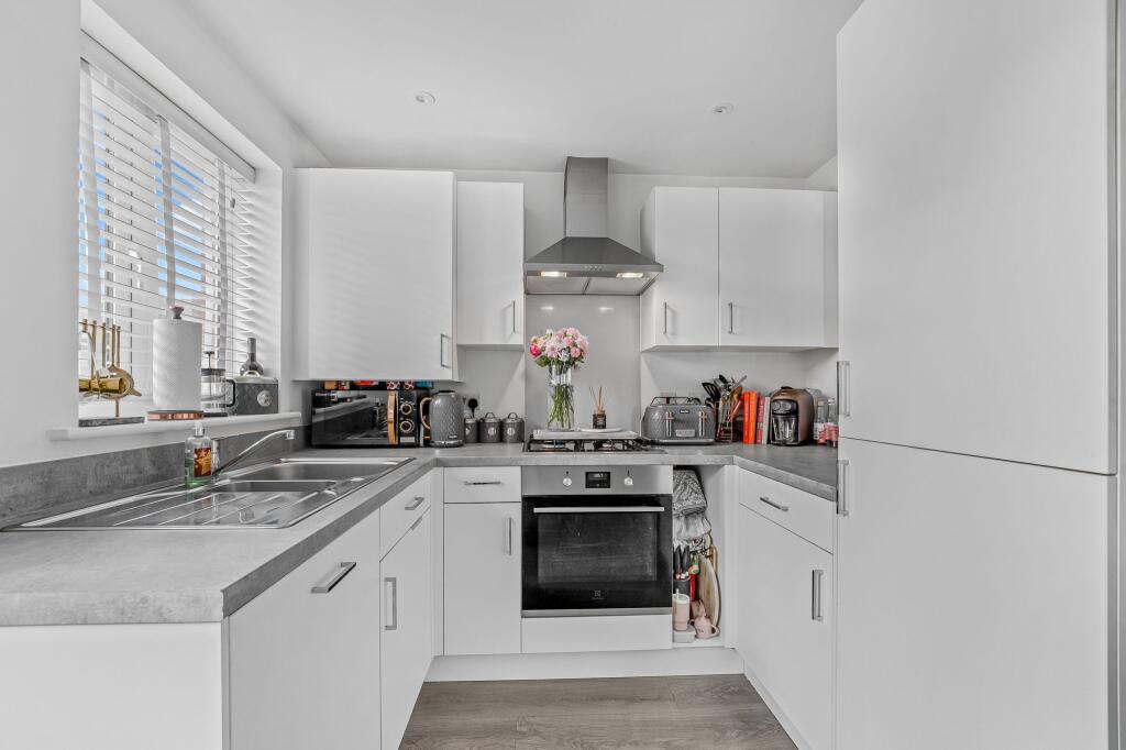 Alice Batt Road, Witney, OX29 photo 2