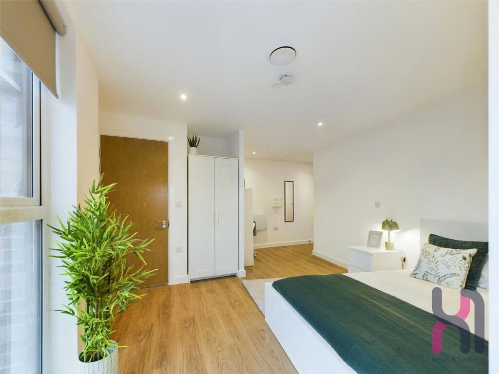 33 Frederick Road, Salford, M6 photo 4