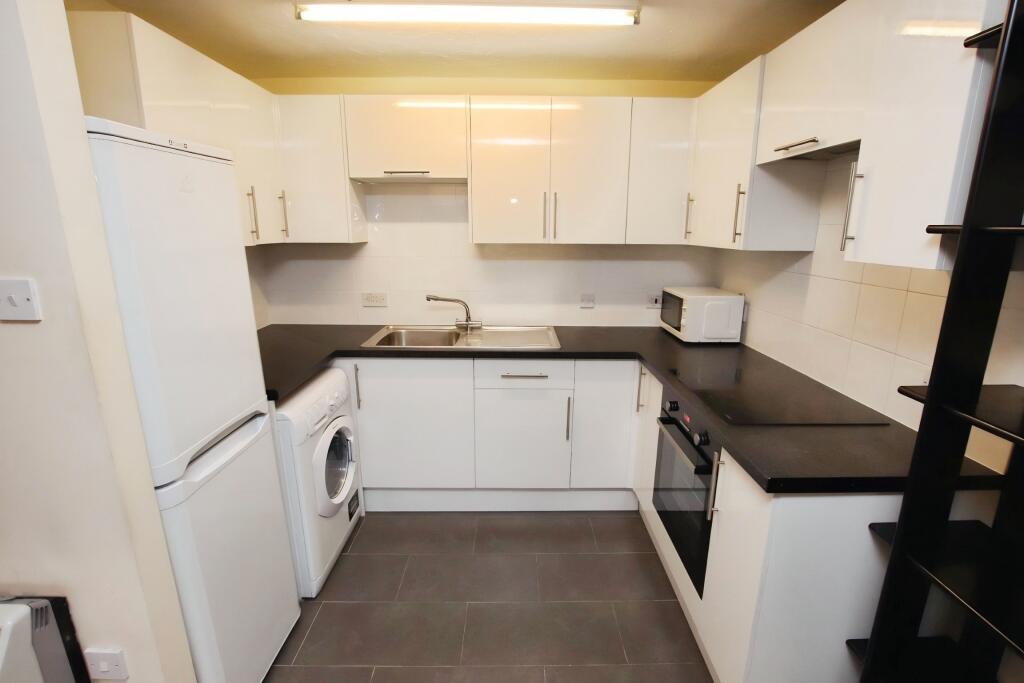 Apartment in Reading - View 4