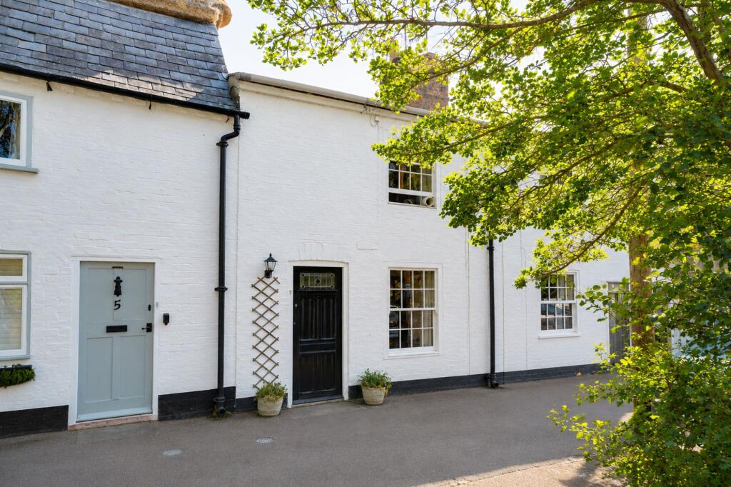 Main image of property: High Street, Hemingford Abbots, PE28