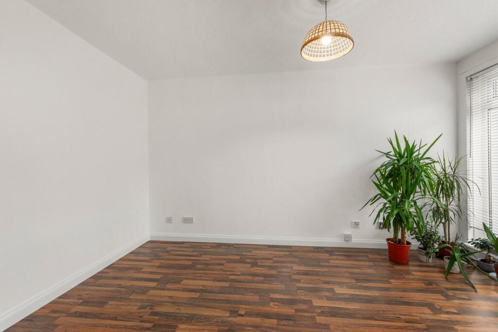 Apartment in Edinburgh, West Lothian - More