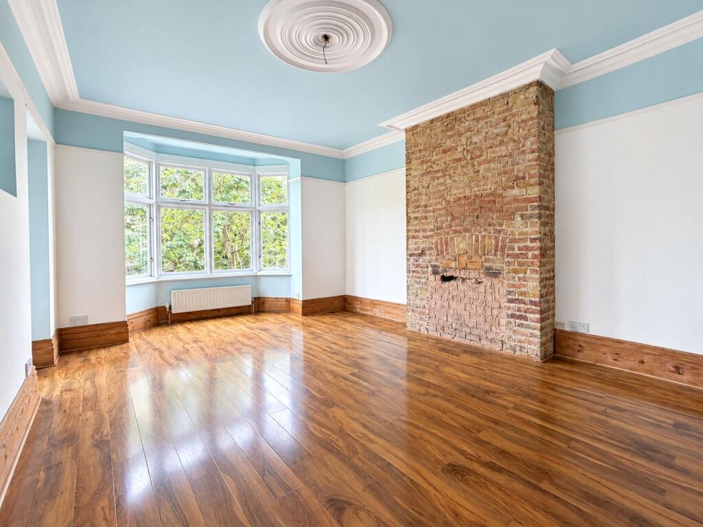 Apartment in Southend-on-Sea - View 5