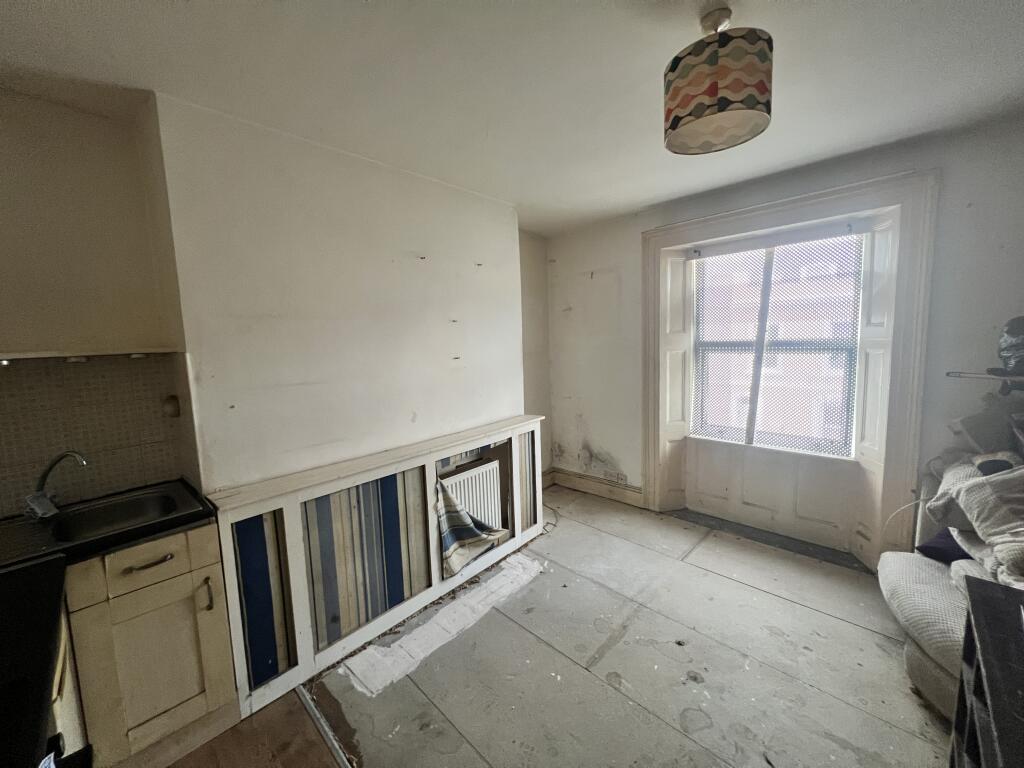 Flat 3, 247 North Road West, Plymouth, Devon PL1 5DQ photo 2