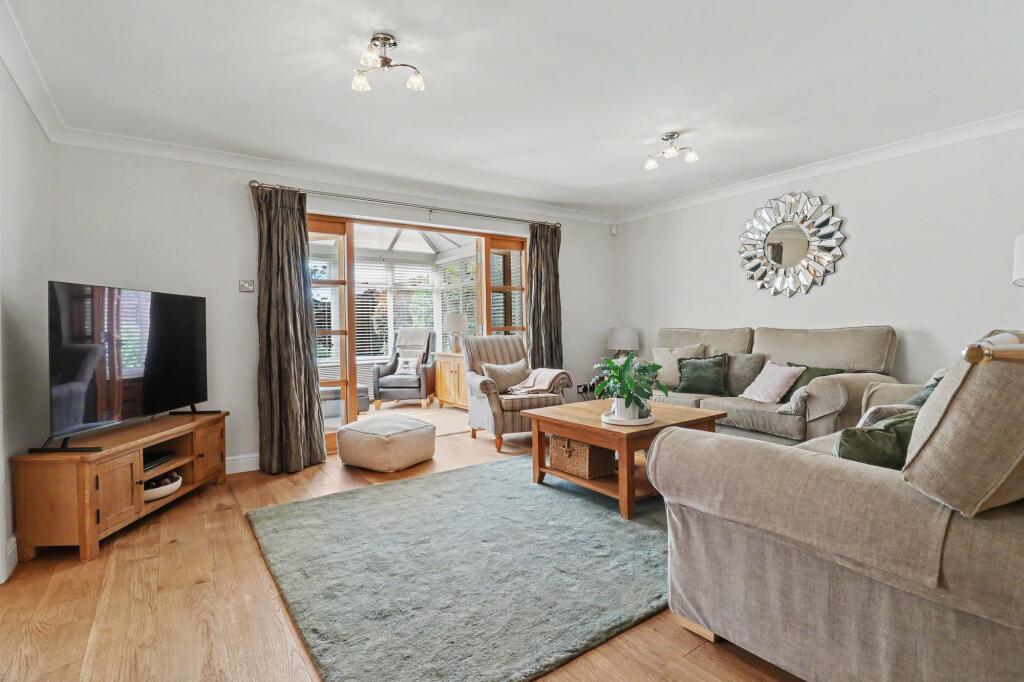 House in Eastleigh, Fair Oak and Horton Heath - More