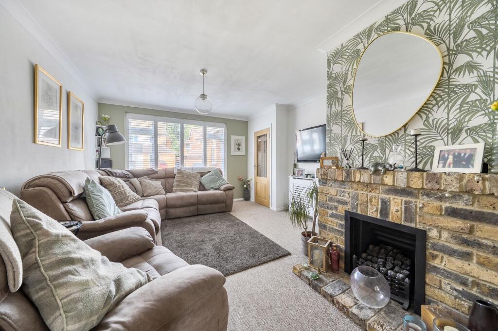House in Windsor - View 2