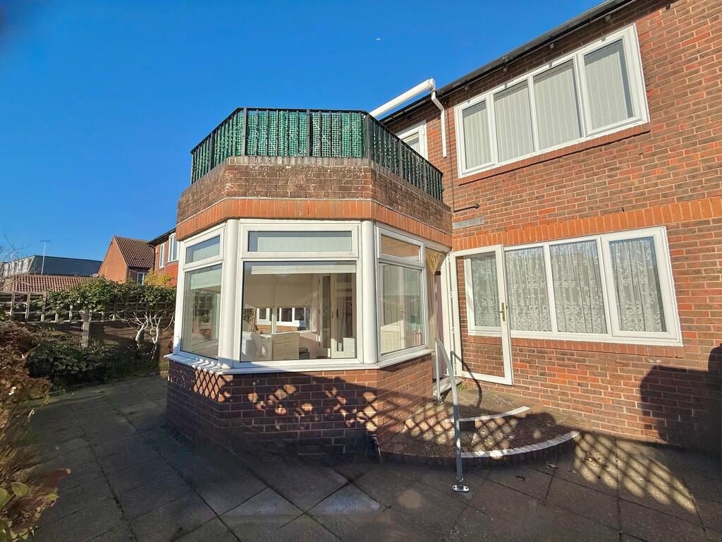 The Leas, Rustington photo 3