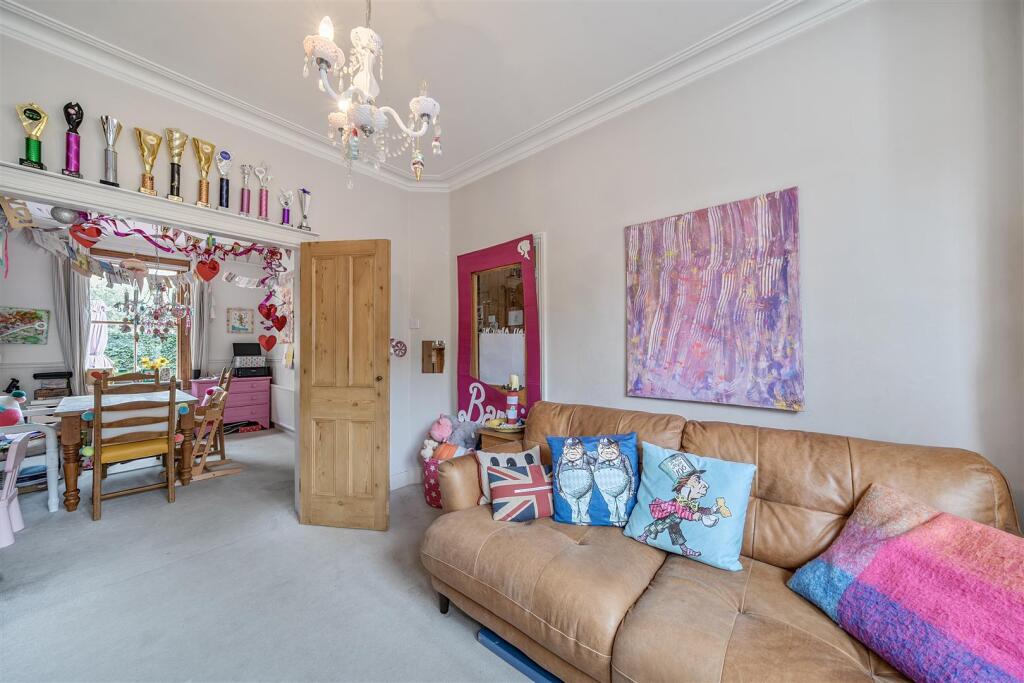 Trewince Road, Raynes Park, SW20 photo 4