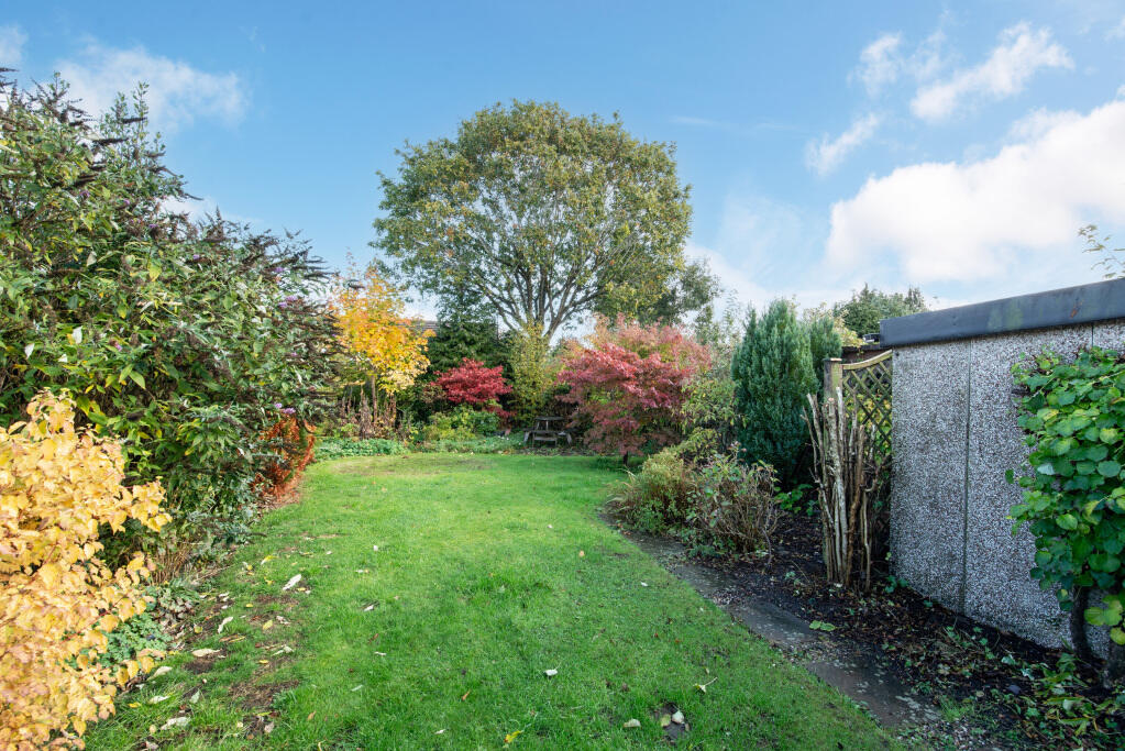 House in Bradford, Bingley - More