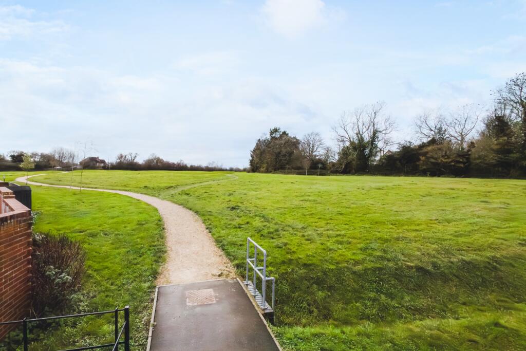Coate, Swindon, Wiltshire, SN3 photo 2