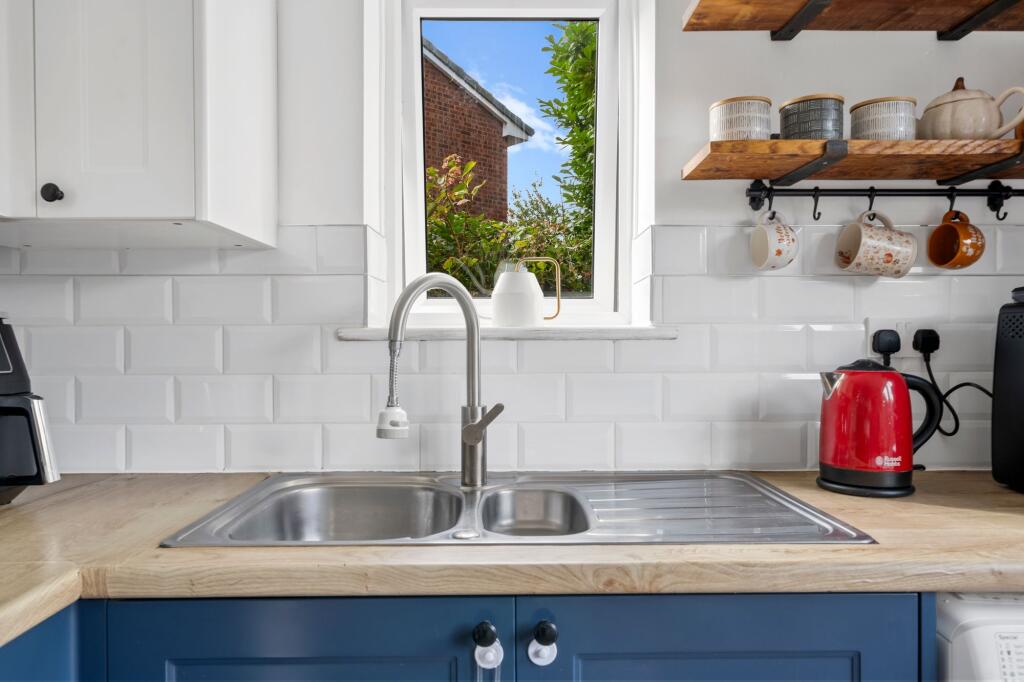 House in Warrington, Great Sankey - More