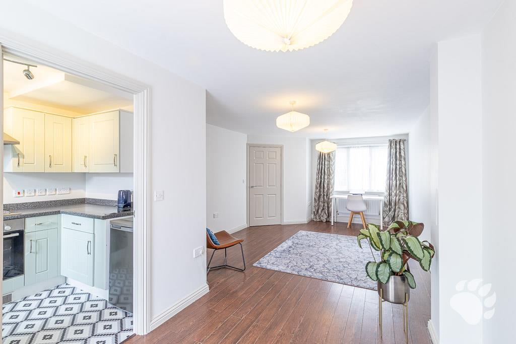 House in Basildon, Laindon - More