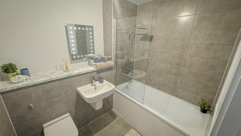Apartment in Liverpool - More