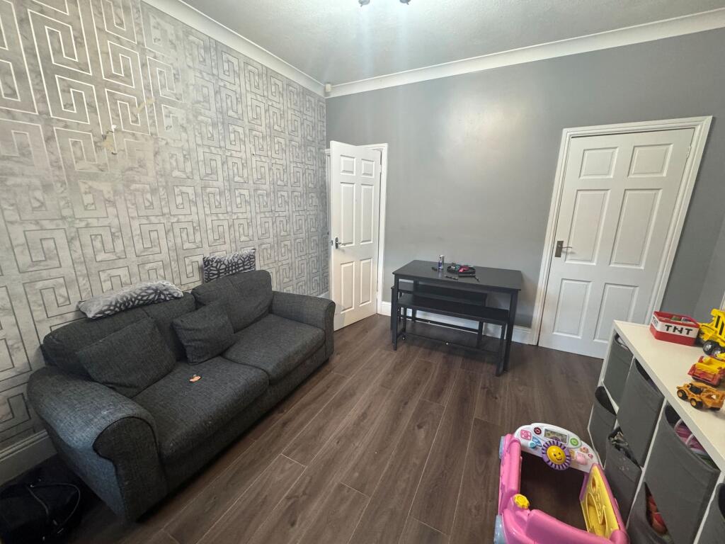 House in Wakefield - View 2
