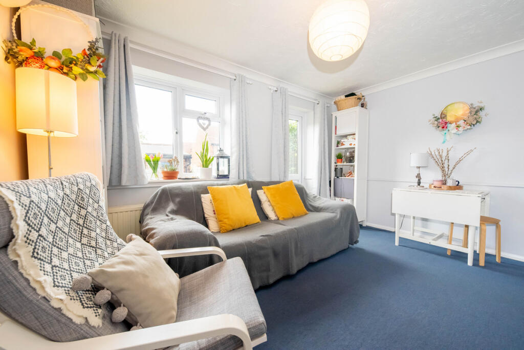 House in Hart, Moulsham Green, Yateley - View 2