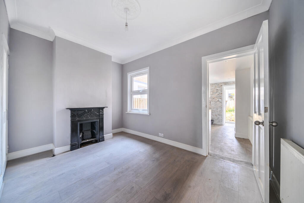 House in London - View 2