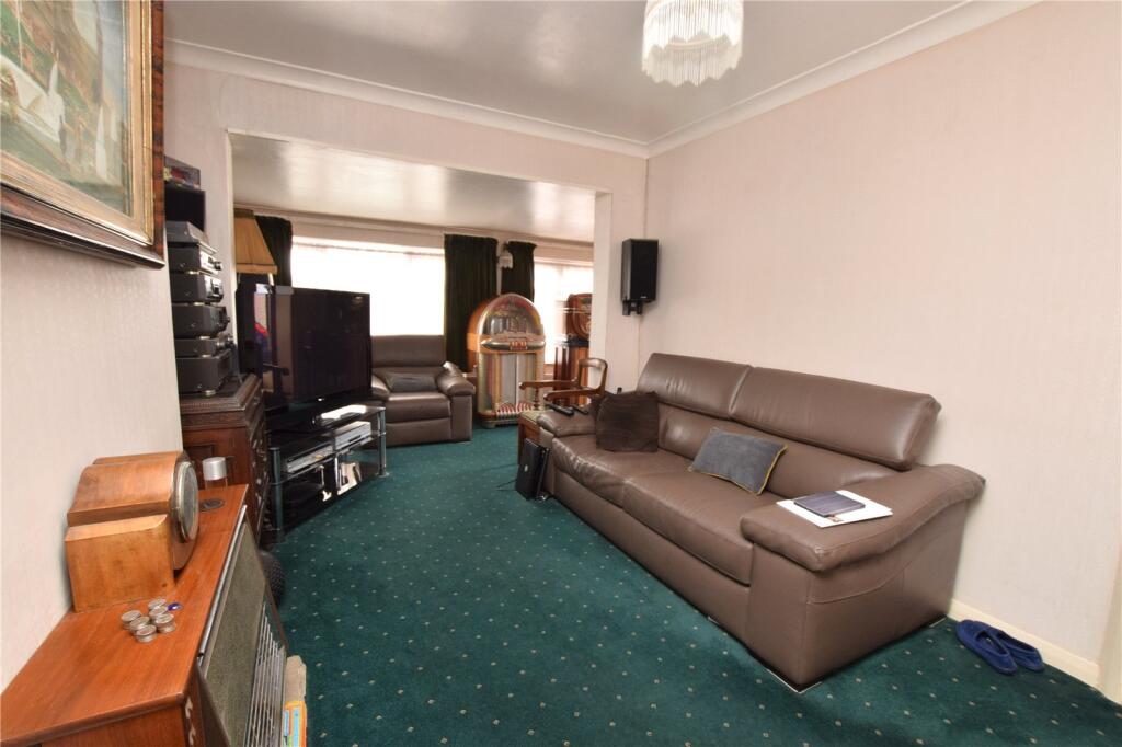Purland Close, Dagenham, RM8 photo 4