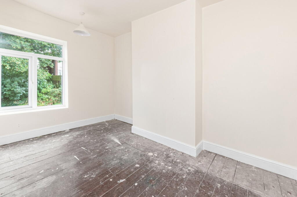 House in Leeds, Swillington Common, Garforth - More