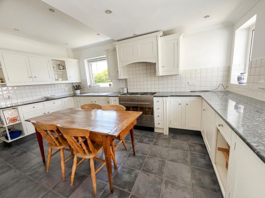 House in Barry, The Knap - View 5