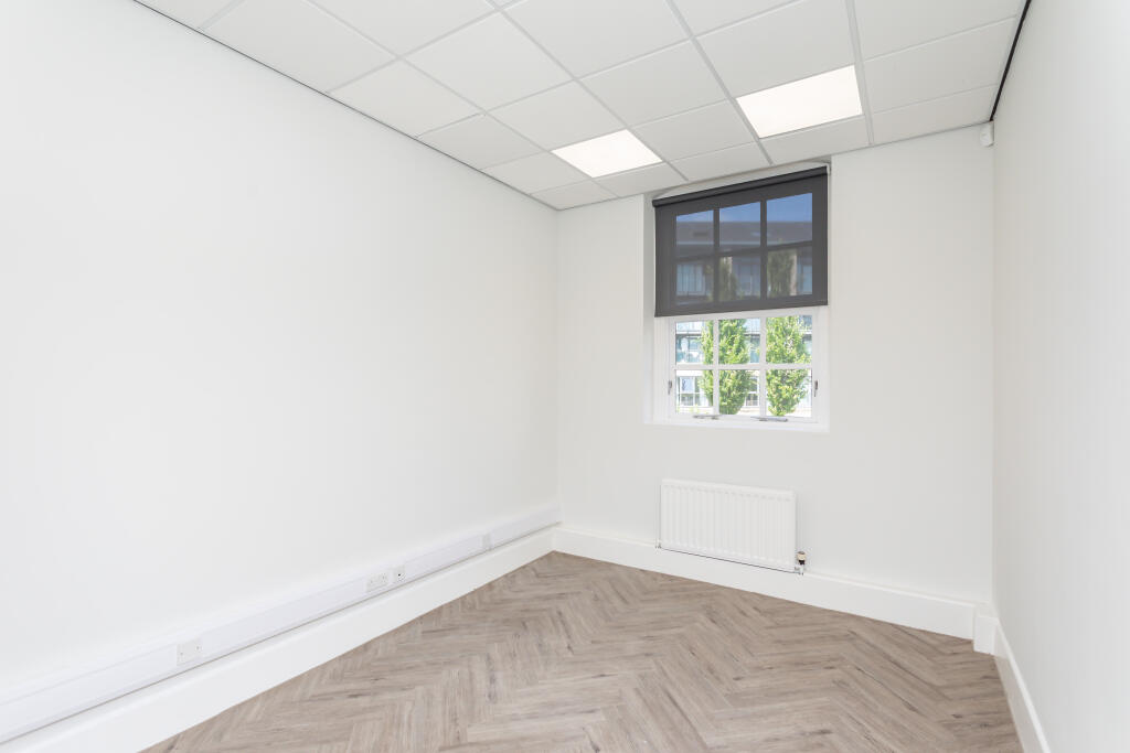 Private office/meeting room