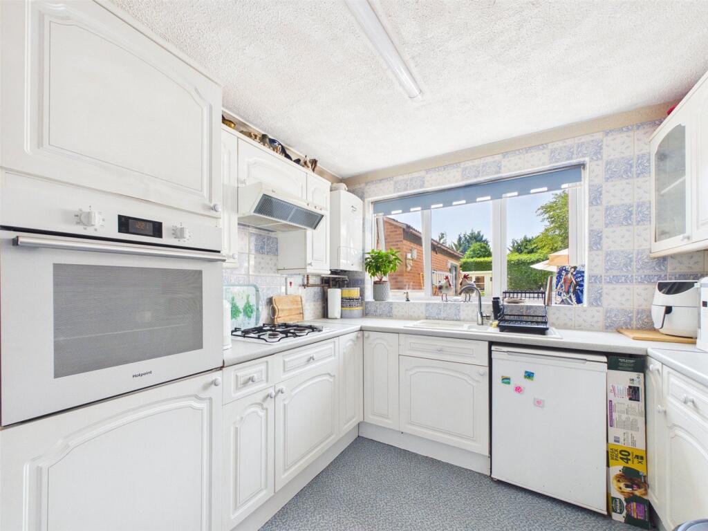 Gatton Way, Hucclecote, Gloucester, Gloucestershire, GL3 photo 4