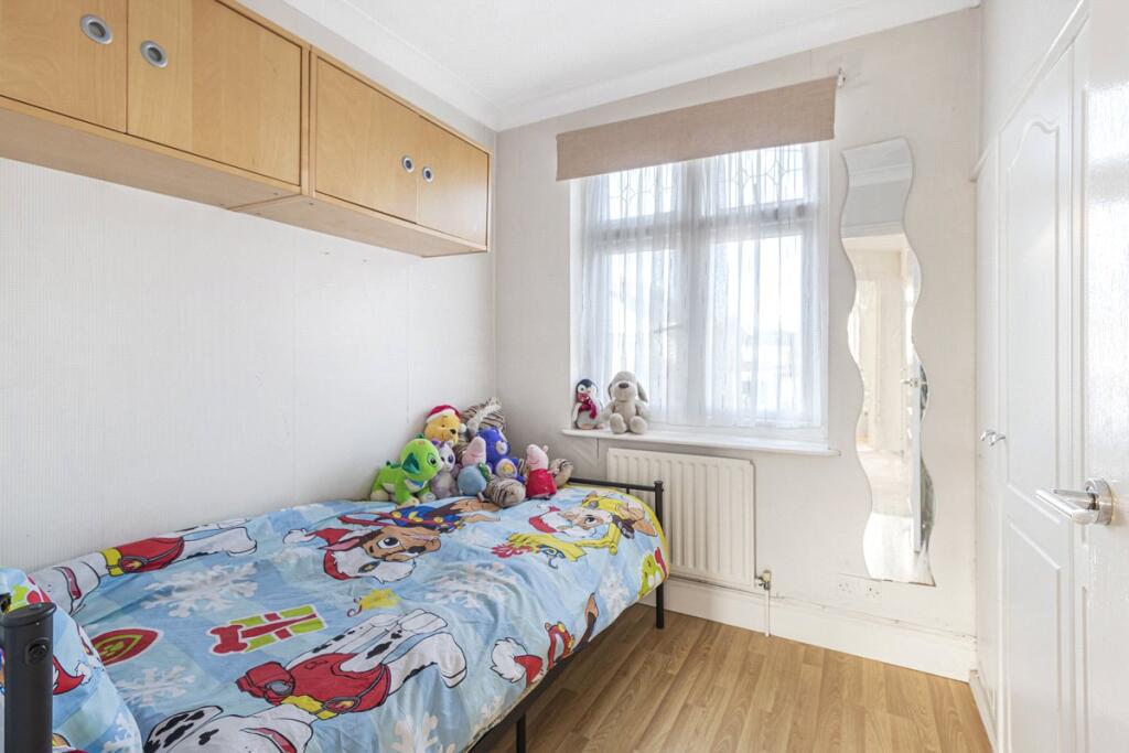 House in Dartford - More
