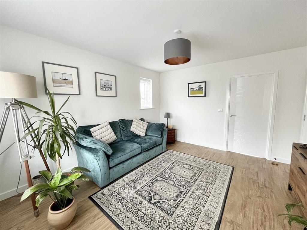 Hollowell Street, Wollaston, Wellingborough - View 5
