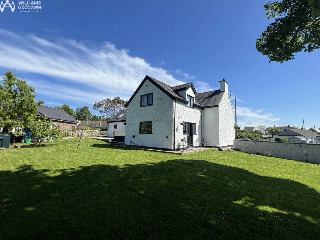 4-bed detached on Talwrn, Llangefni, Anglesey, LL77, £535,000