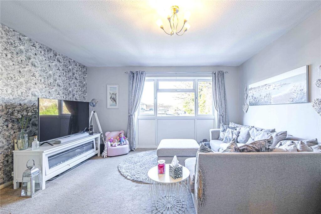 Main image of property: Plewes Close, Kensworth, Central Bedfordshire, LU6