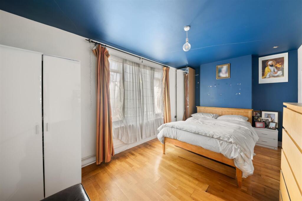 House in Twickenham - View 3
