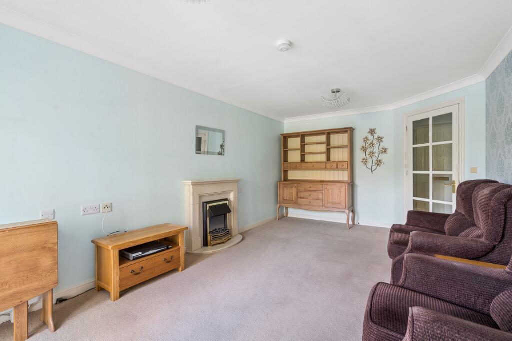 Apartment in Watford - View 5
