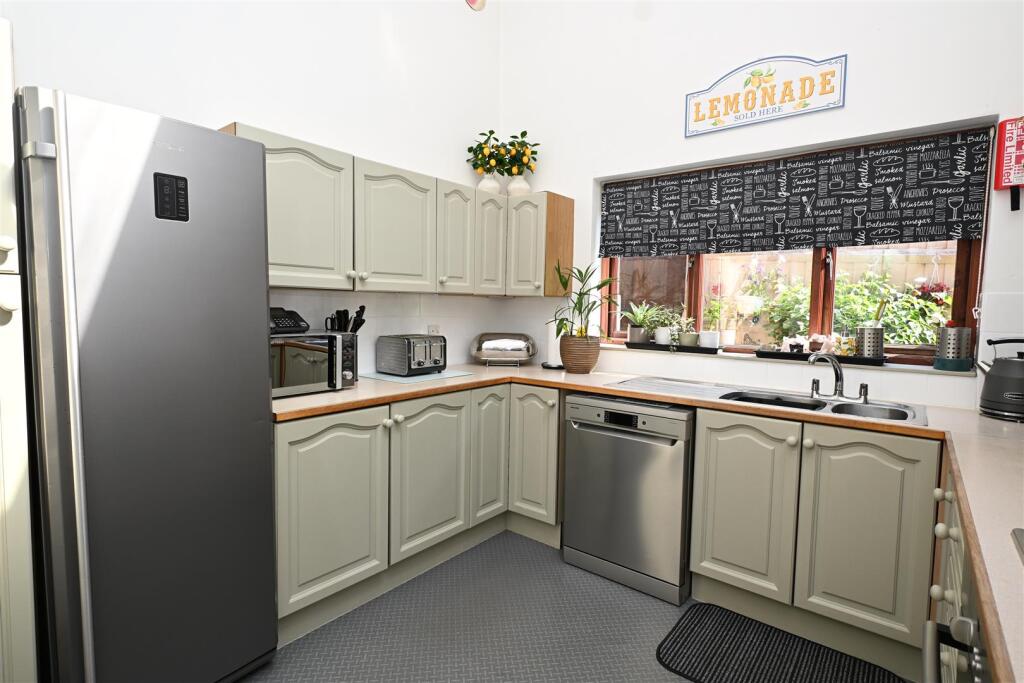 Brickfields Close, Lychpit, Basingstoke - View 5