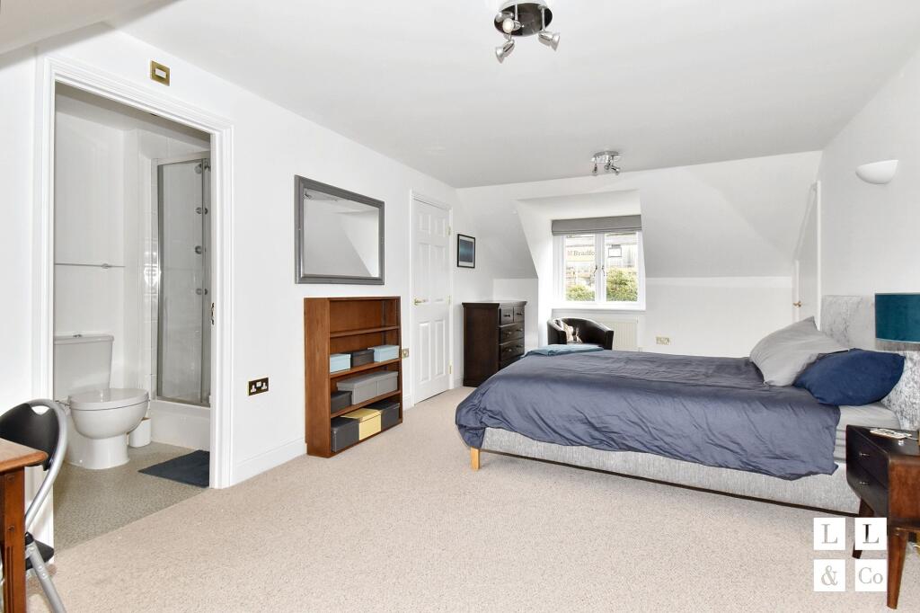 Apartment in Truro - View 4