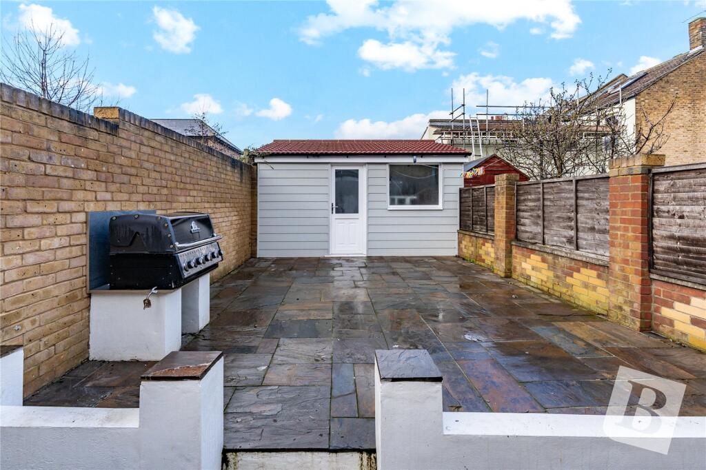 House in Gravesham, Gravesend - More
