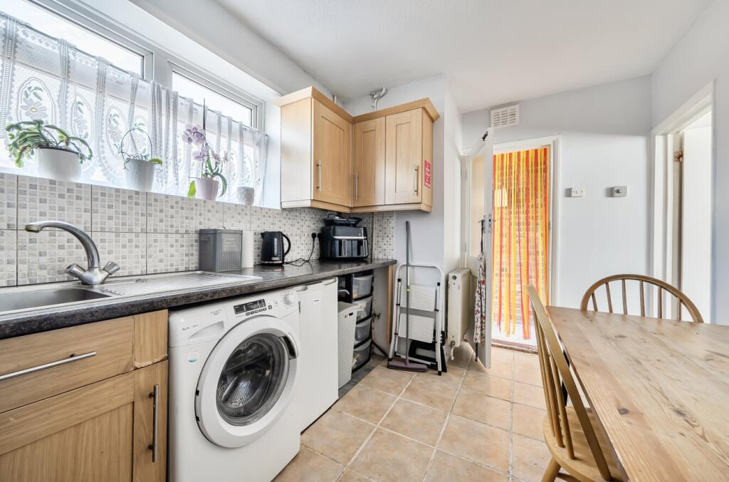 House in South Ockendon, Chafford Hundred - More