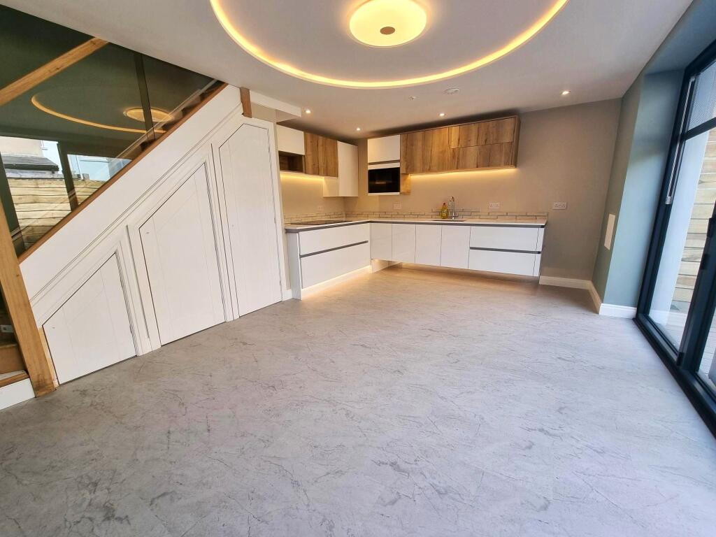 House in Barry, Merthyr Dyfan - View 3