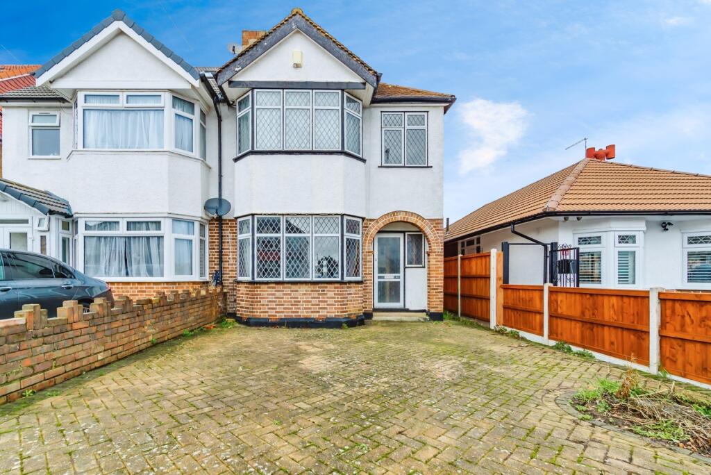 Main image of property: Chaffinch Avenue, Croydon, CR0