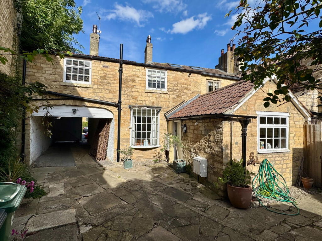 House in Leeds - View 2