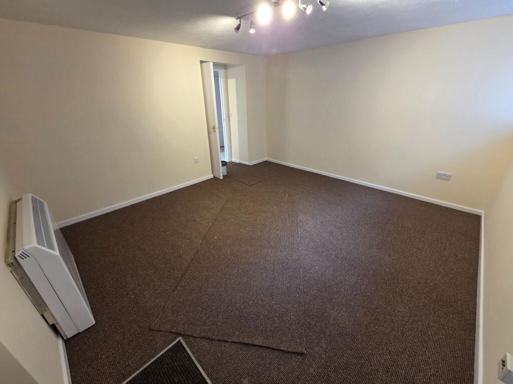 Apartment in Milton Keynes, Emerson Valley, Shenley Brook End - View 4