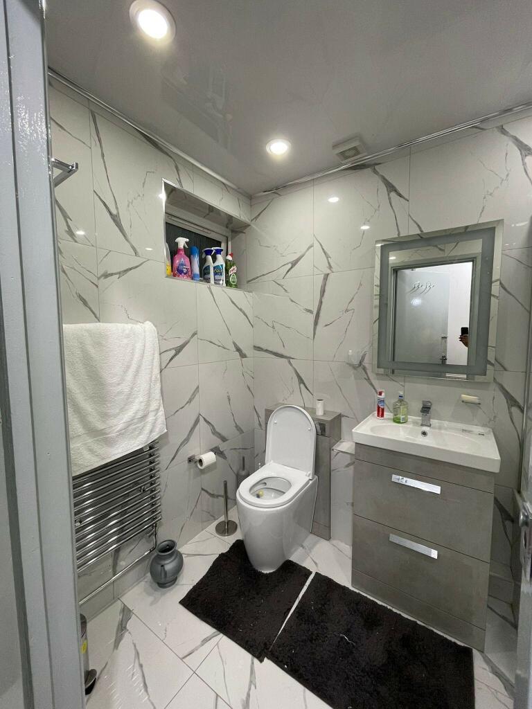 Apartment in Manchester, Greater Manchester - View 3