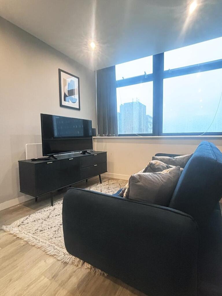 Apartment in Manchester, Old Trafford - View 5
