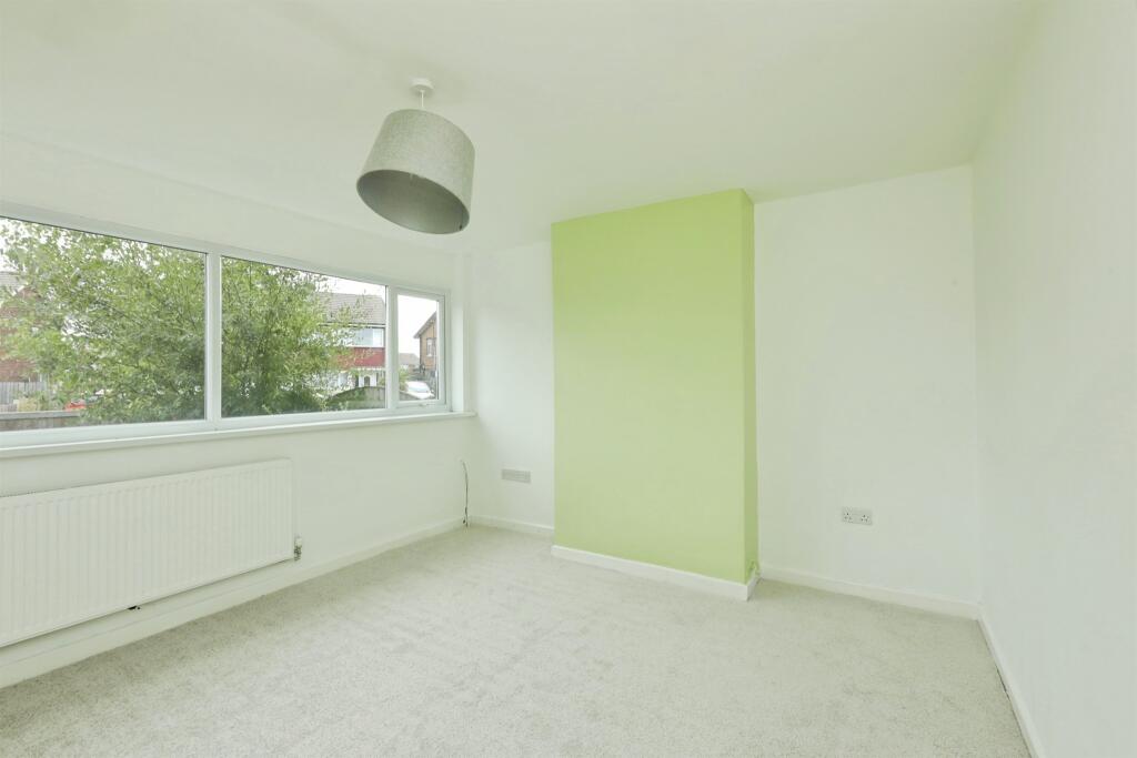 House in Doncaster, Barnby Dun with Kirk Sandall - More