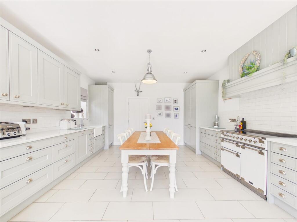 House in Hessle, South Field, East Riding of Yorkshire - View 3