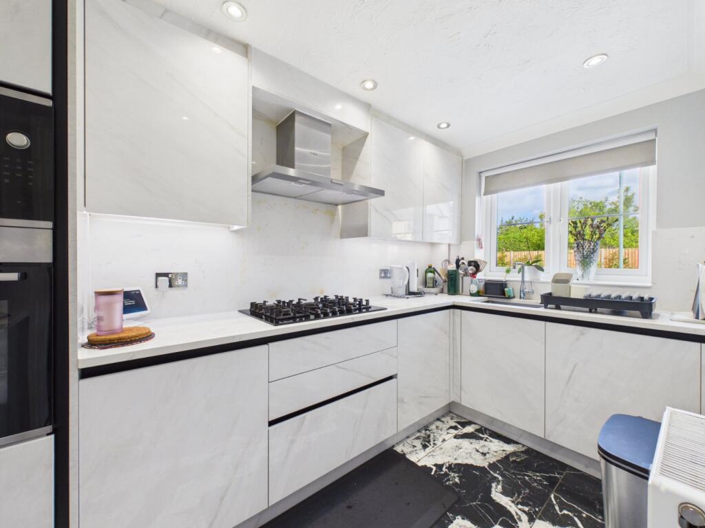 House in Hemel Hempstead - More
