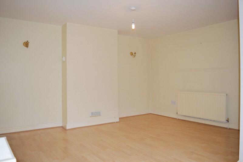 Apartment in Kingston upon Thames - View 4