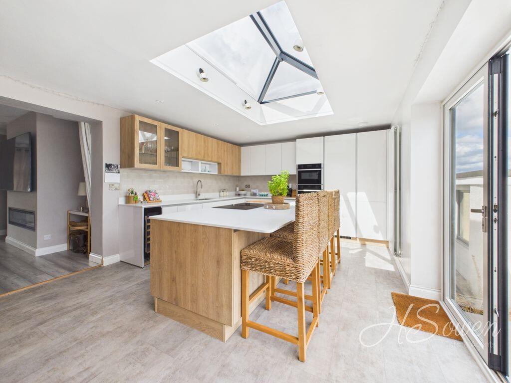 House in Torquay, Torbay - More