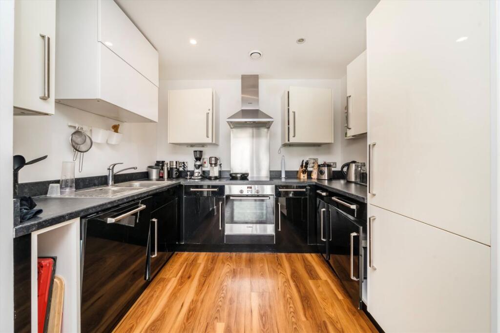 Apartment in London - More